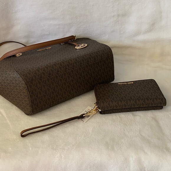 NWT Michael Kors Shoulder Tote & Phone Wallet Set - Picture 6 of 17